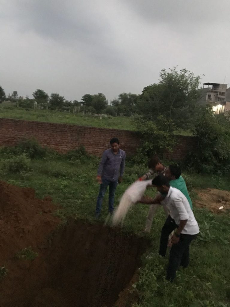गौरक्षा हिन्दू दल, दादरी ने मृत गौमाता का रीति अनुसार अंतिम संस्कार किया