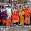 पू० जगद्गुरु शंकराचार्य जी महाराज ने सवा लाख पार्थिव शिवलिंगों से निर्मित कूर्म यंत्र का आरती पूजन किया