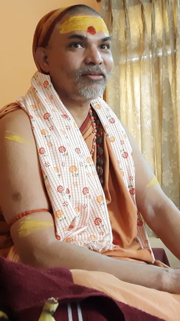 राजा को गद्दी पर बिठाने और हटाने दोनों का अधिकार केवल सन्तों को ही