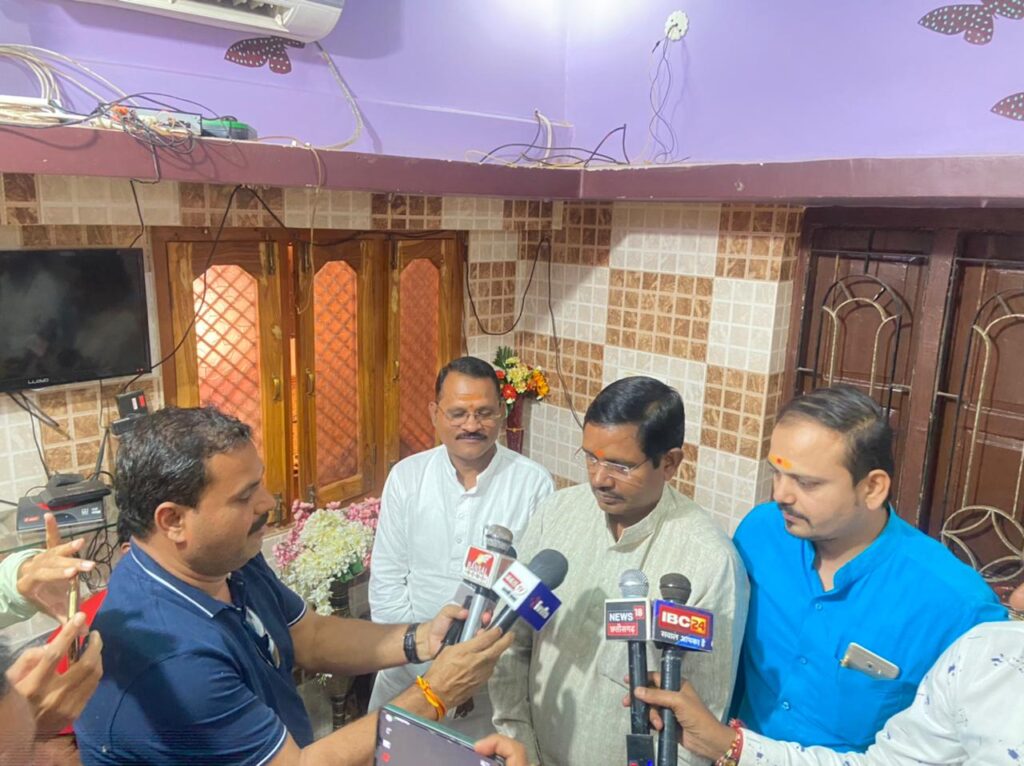 धर्म नगरी में दिवाली होगी खास, भक्ति मय होगी रात, ज्योतिष्पीठाधीश्वर जगद्गुरू शंकराचार्य का संचार यात्रा कार्यक्रम कुछ इस प्रकार