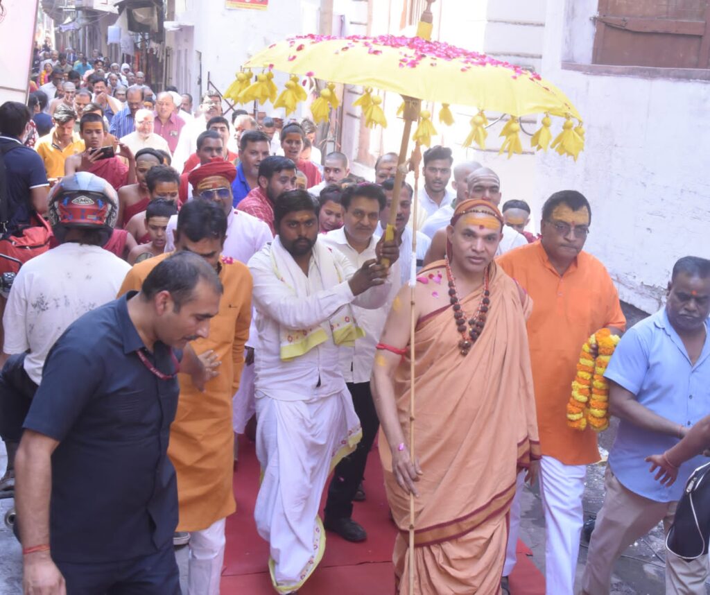 पूज्य शंकराचार्य अविमुक्तेश्वरानंद जी का हुआ काशी में शुभागमन, नगर मे हुआ भव्य स्वागत