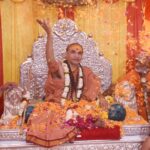 शंकराचार्य स्वामी अविमुक्तेश्वरानंद जी महाराज ने भक्तों संग खेली फूलों की होली
