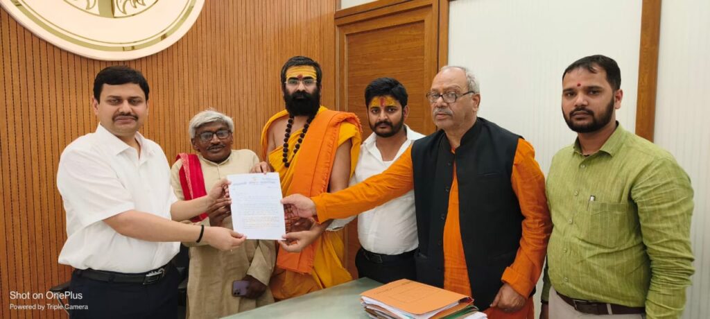 ज्ञानवापी मुक्ति महापरिषद ने चैत्र नवरात्र चतुर्थी पर प्रशासन को समन्वय के लिए ज्ञापन दिया