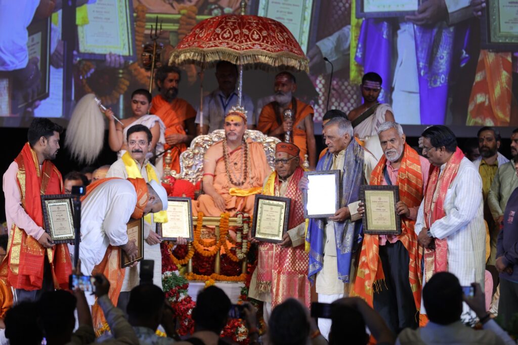 पूज्य जगद्गुरु शंकराचार्य स्वामिश्री: अविमुक्तेश्वरानंद: सरस्वती जी महाराज के सन्यास के 21 वर्ष पूर्ण होने पर सन्यास समज्या कार्यक्रम सफल हुआ