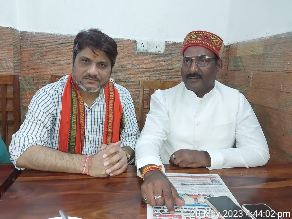 एक्ट्रेस मोनिका भदोरिया के सम्मान में, जोगेंद्र भदौरिया, अध्यक्ष अखिल विश्व क्षत्रिय महासभा मैदान में