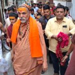 पूज्य शंकराचार्य जी महाराज के मुम्बई से काशी पधारने पर हर्षित भक्तों ने किया भव्य स्वागत